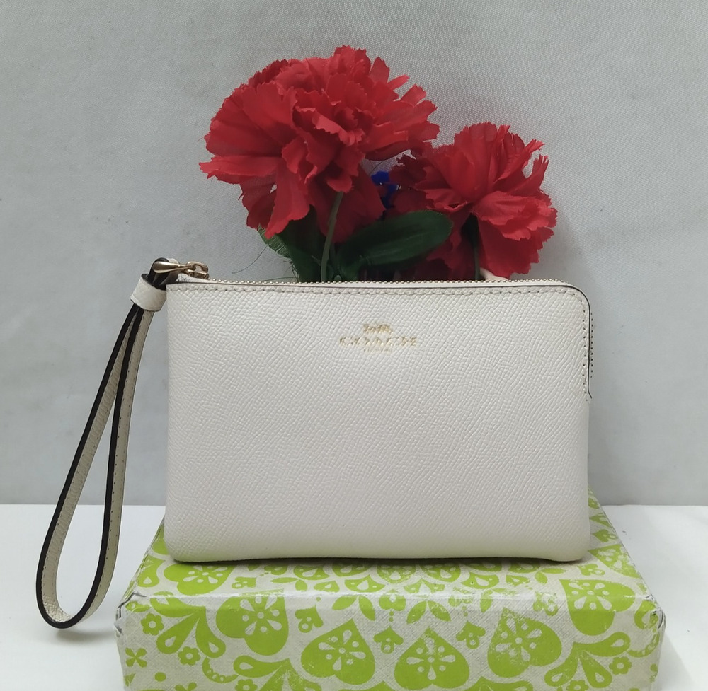 Coach White Leather Zipper Closure Wristlet Coin Wallet